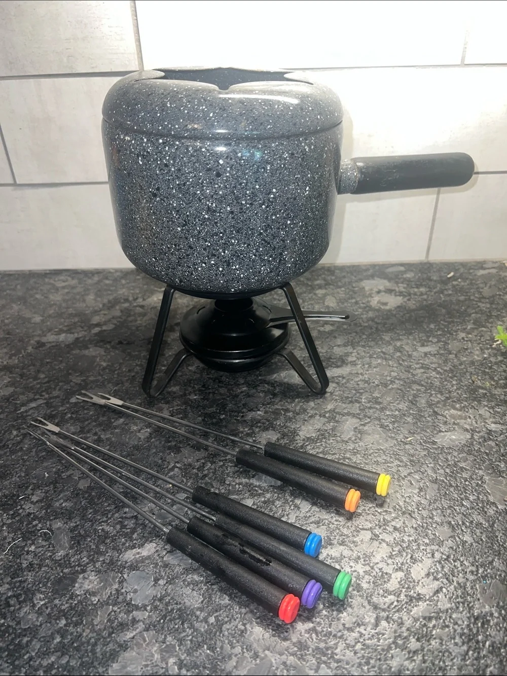 Black speckled enamel vintage fondue pot. Forks for 6. Excellent condition